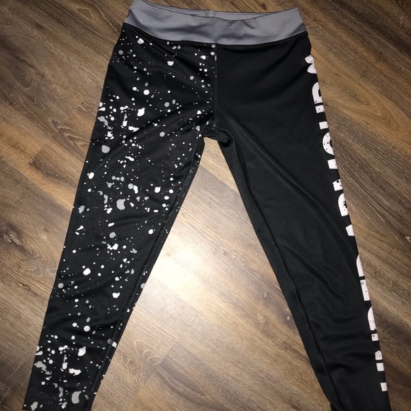 Girls active Under Armour leggings - Picture 1 of 3